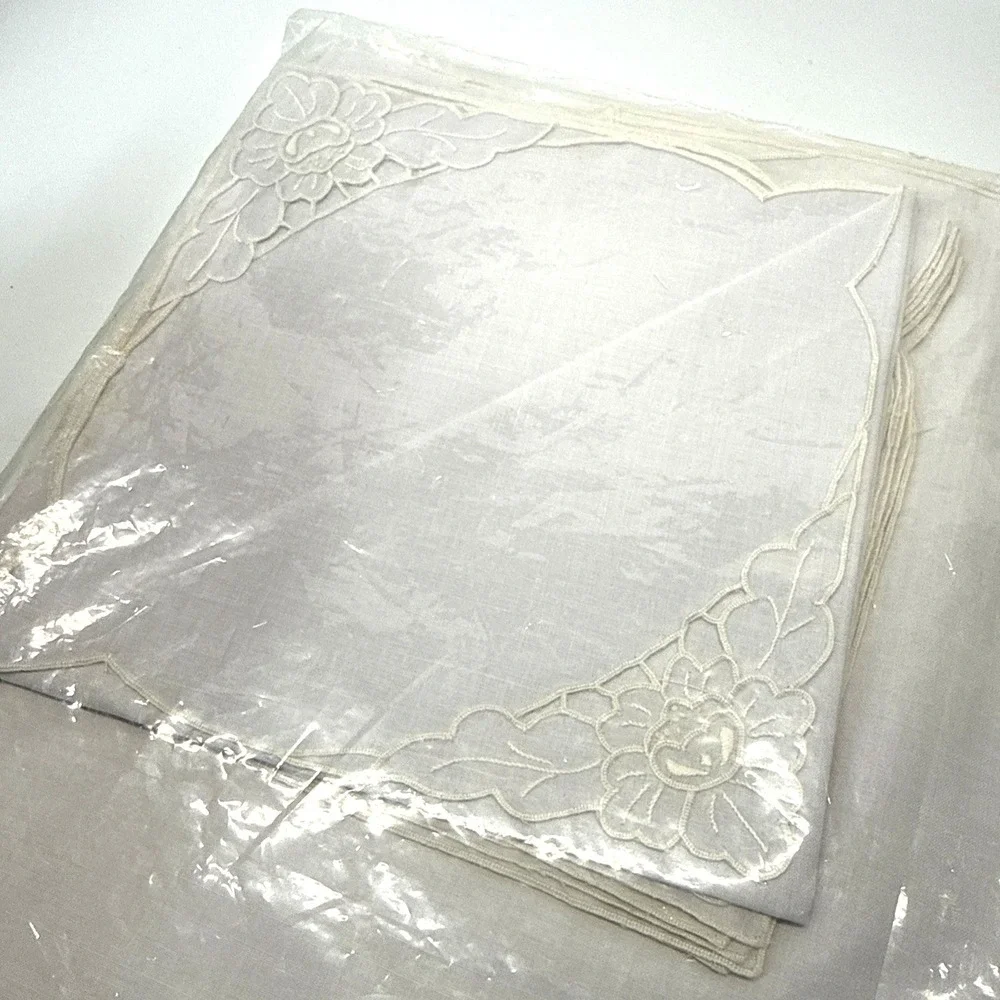 Vintage Sunham Placemats & Napkin White Floral Embroidered‎ 8 Piece Set